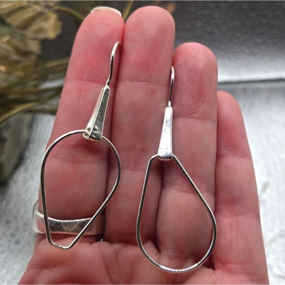 "5/$25" 2 Pairs Of Circle/Teardrop Minimalist Silver Tone Dangle Earrings - Picture 5 of 6